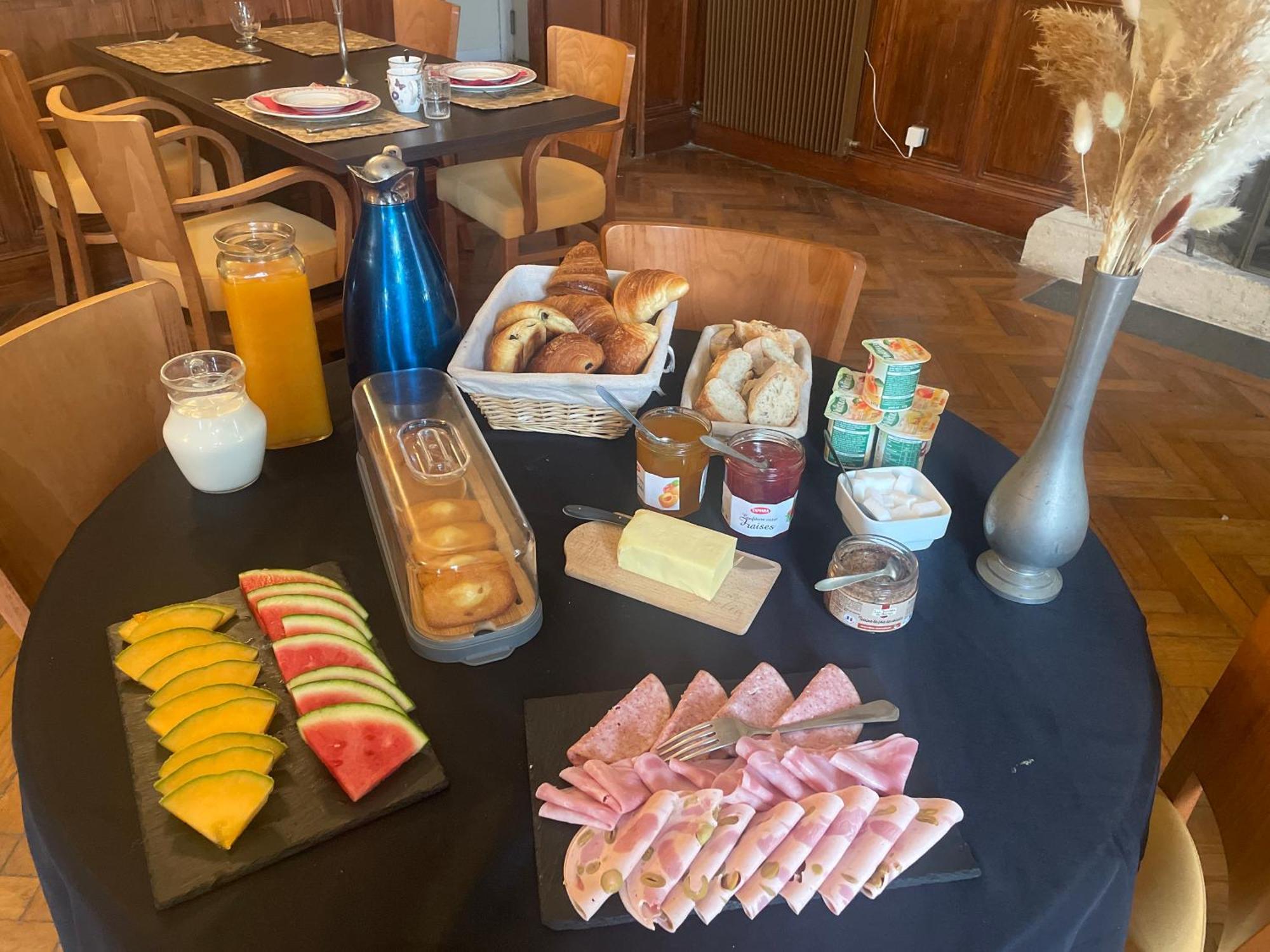 Château Julie - Chambres&petit-déjeuners Hotel